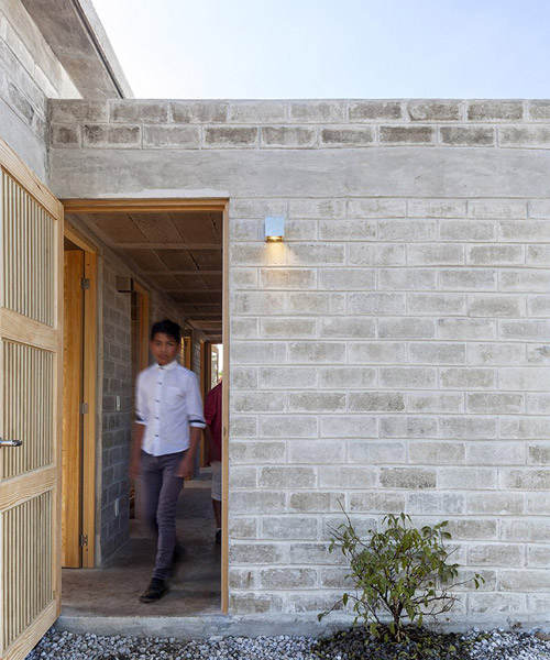 taller paralelo builds 'casa mulato' in earthquake-devastated region of mexico