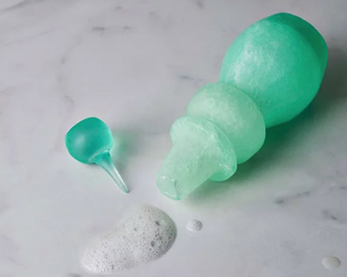 mi zhou reduces plastic waste with shampoo packaging made out of soap