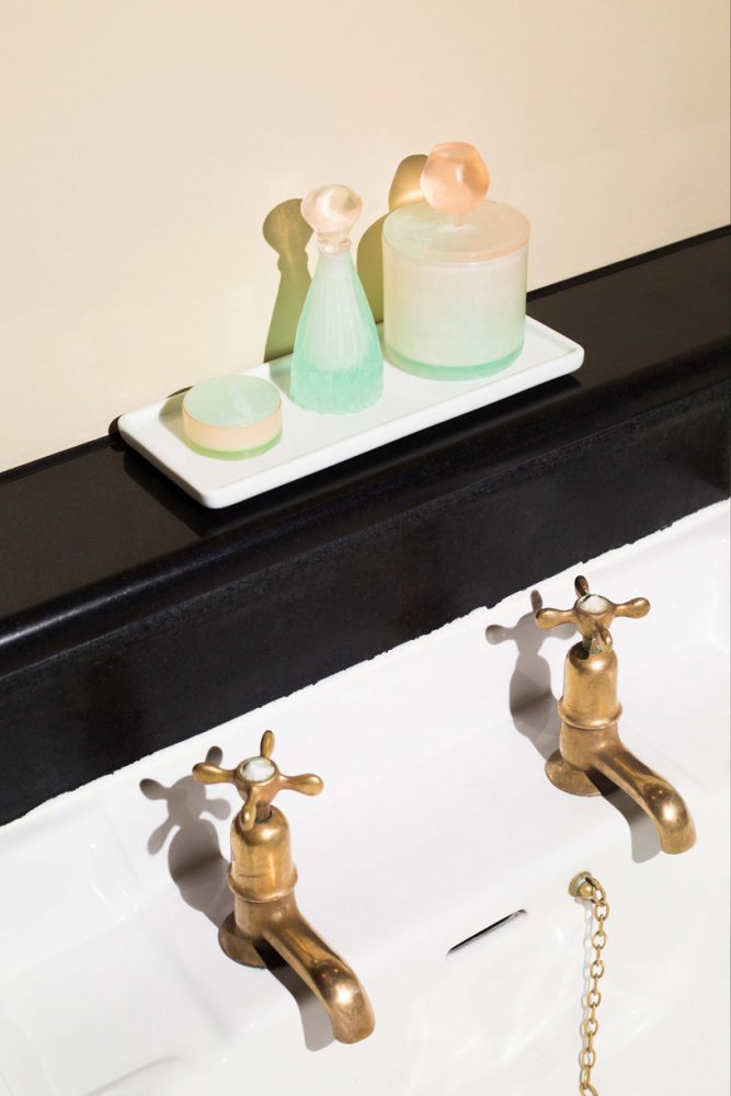 mi-zhou-soapack-sustainable-toiletries-06-25-2019-designboom