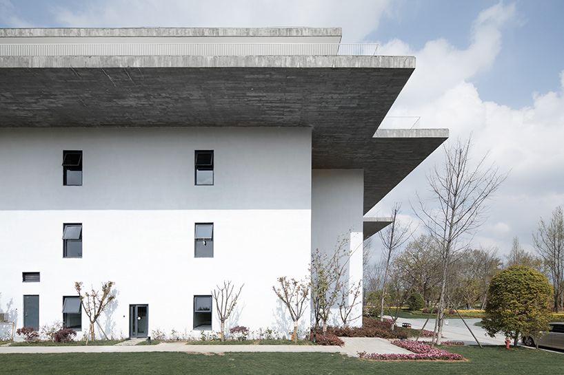 atelier FCJZ completes shede visitor center in rural china