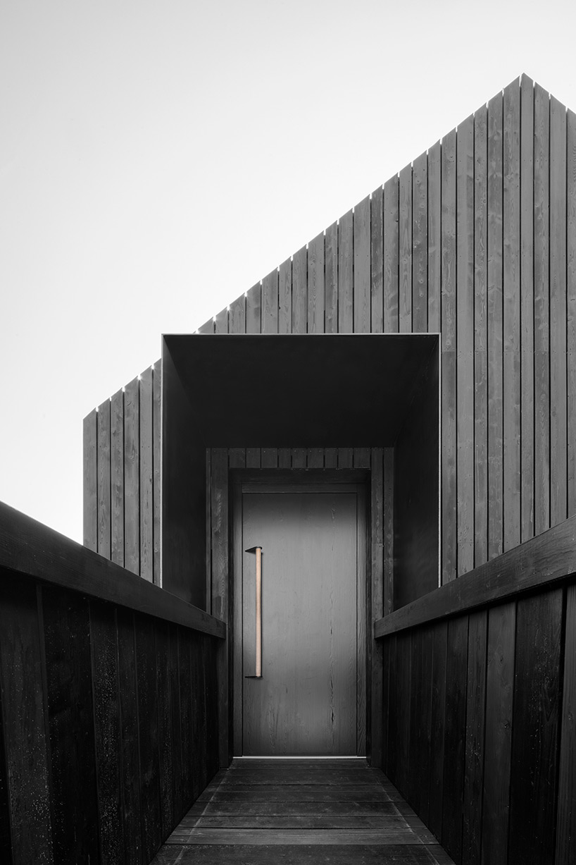 bergmeisterwolf elevates three 'forest houses' at the foot of an italian woodland