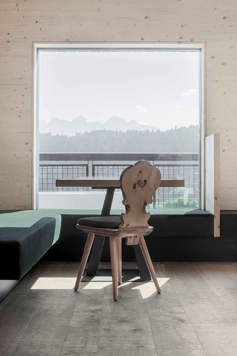 bergmeisterwolf elevates three 'forest houses' at the foot of an italian woodland