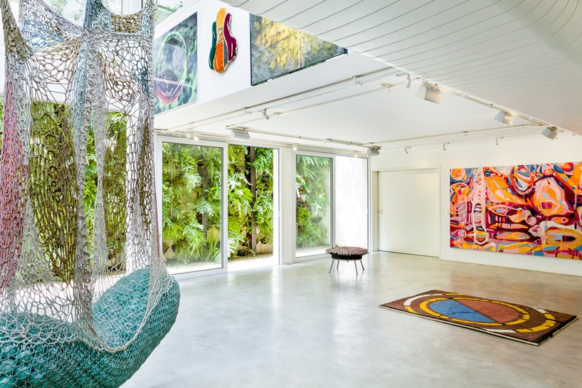 BZP arquitetura creates a light-filled art gallery space in a são paulo garden designboom