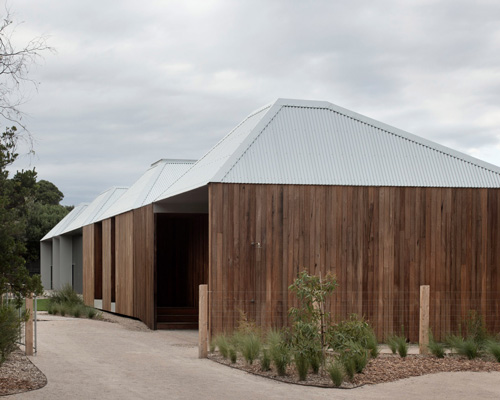 edition office builds monolithic residence of four interlinked pavilions in australia