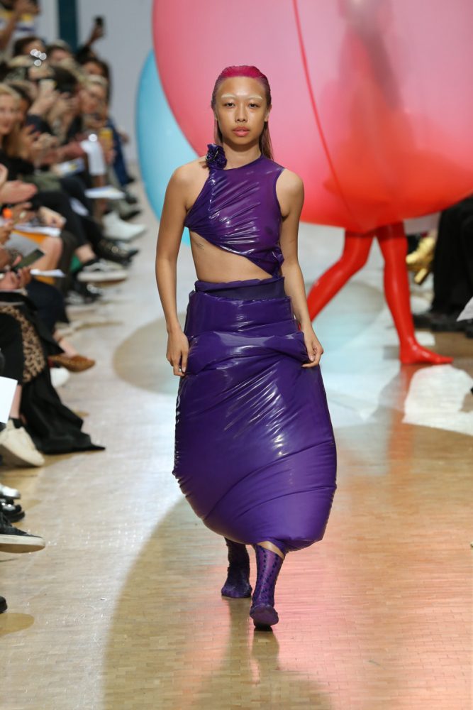 Csm Graduate Fredrik Tjærandsen Creates Shape Shifting Balloon Dresses 8550