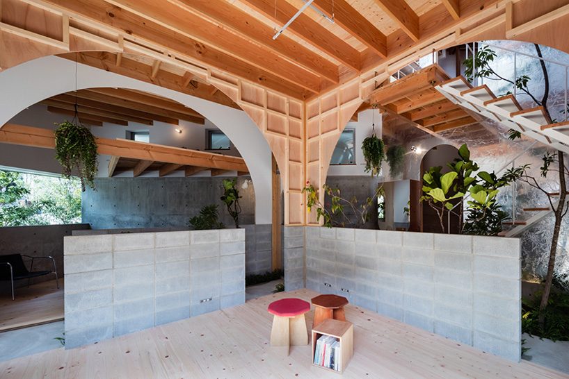 fumiaso architect & associates designs house with series of irregular spaces in kobe, japan