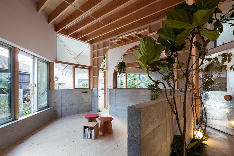 fumiaso architect & associates designs house with series of irregular spaces in kobe, japan