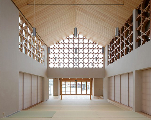 KEI SASAKI / INTERMEDIA uses a traditional construction technique to form church in japan