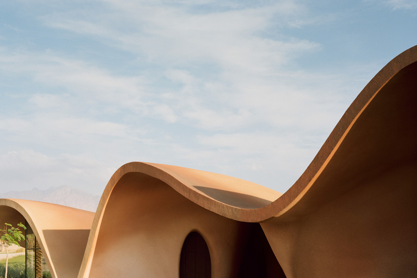 dune-like forms articulate oppenheim architecture's golf clubhouse in jordan designboom ayla golfclub