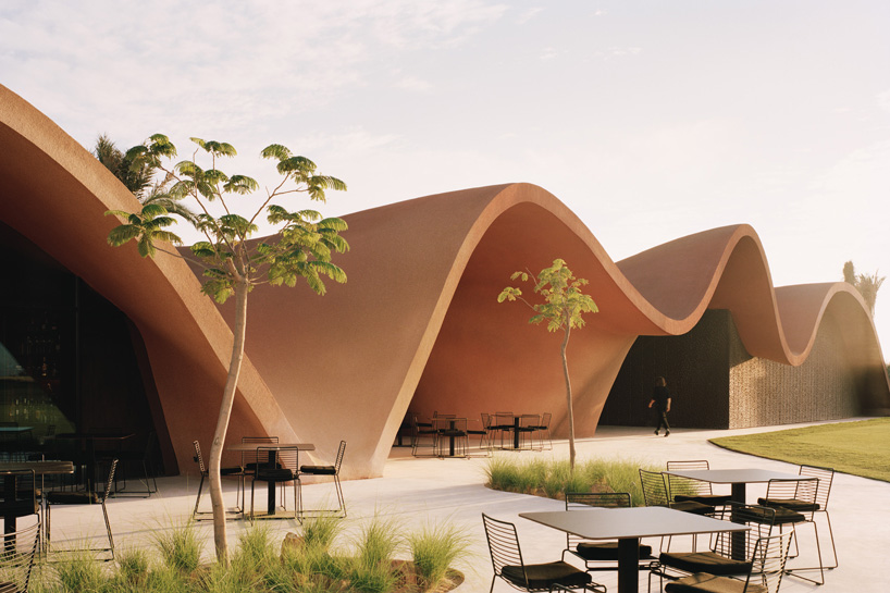 dune-like forms articulate oppenheim architecture's golf clubhouse in jordan designboom ayla golfclub