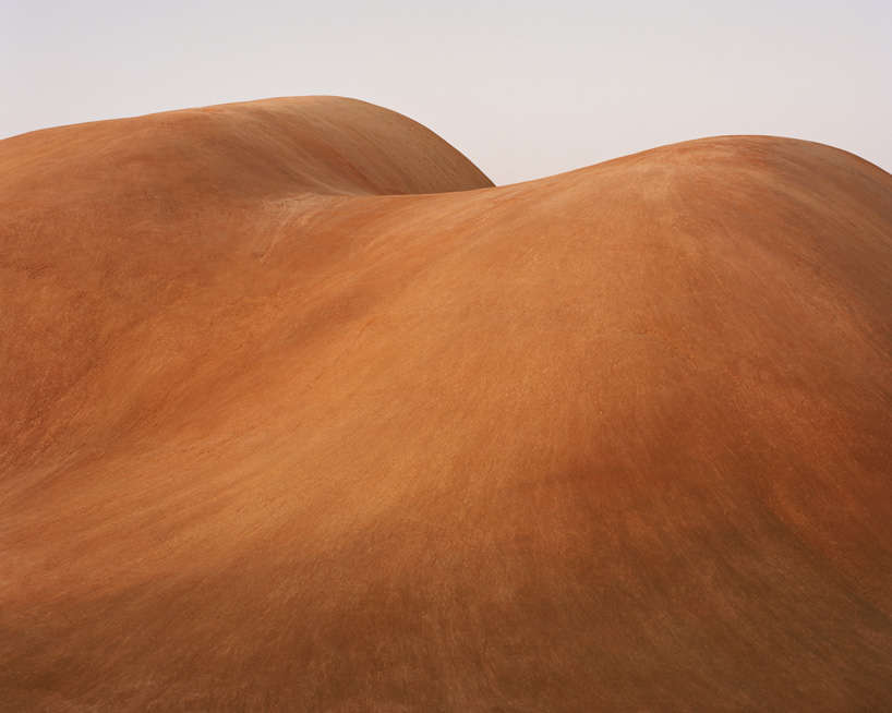 dune-like forms articulate oppenheim architecture's golf clubhouse in jordan designboom ayla golfclub