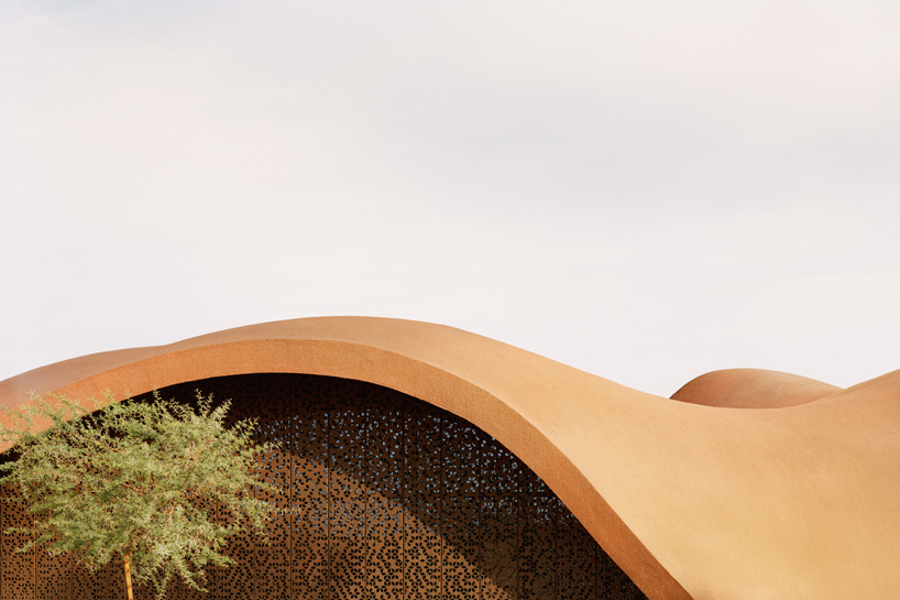 dune-like forms articulate oppenheim architecture's golf clubhouse in jordan designboom ayla golfclub