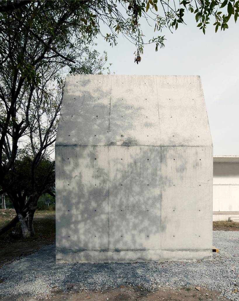 S-AR builds small chapel in mexico using rough concrete and timber planks