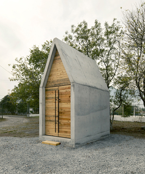 S-AR builds small chapel in mexico using rough concrete and timber planks