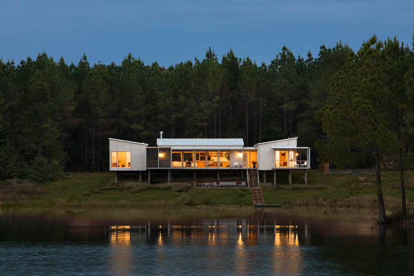 LANG architects nests ‘splinter creek’ cabins among forests of mississippi