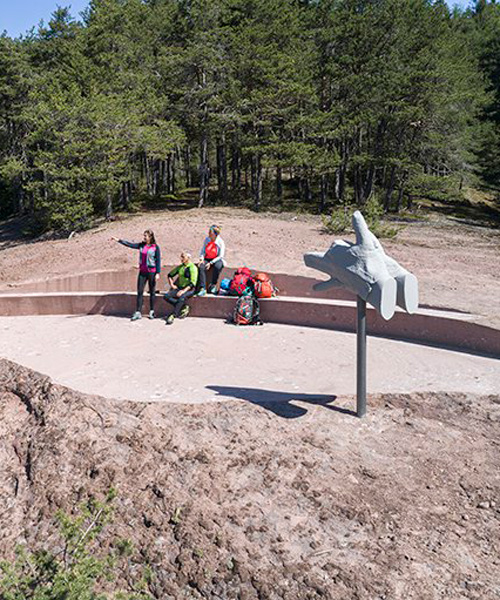 messner architects create three rest areas on hiking trail in north italy