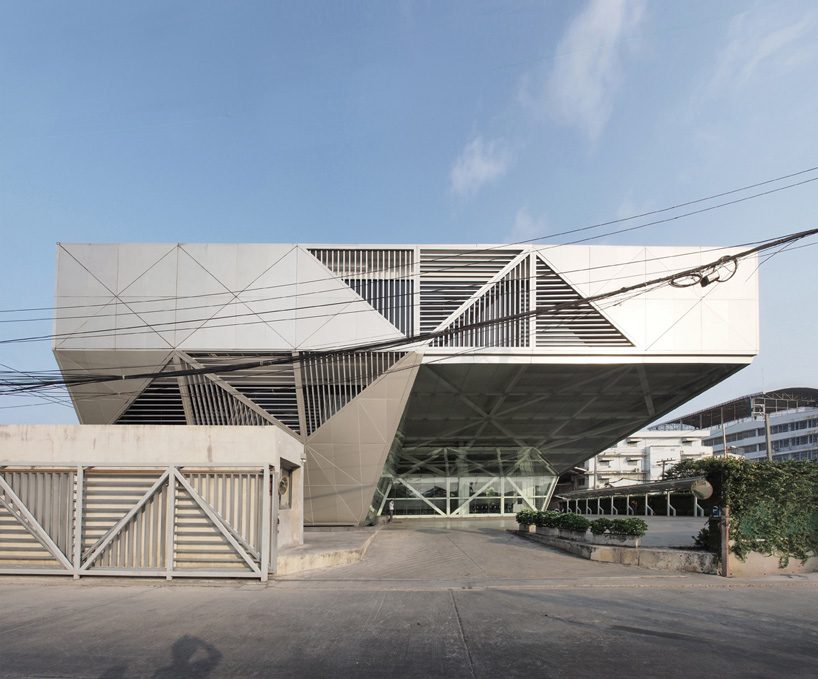 ASWA wraps the bitwise headquarters in thailand in multi-faceted shell