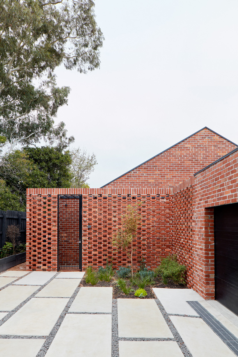 breathe architecture wraps bardolph gardens house in recycled brick ...