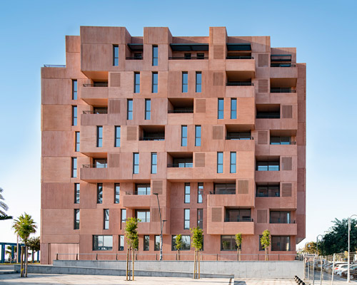 extruded volumes characterize muñoz miranda's residential complex in malaga