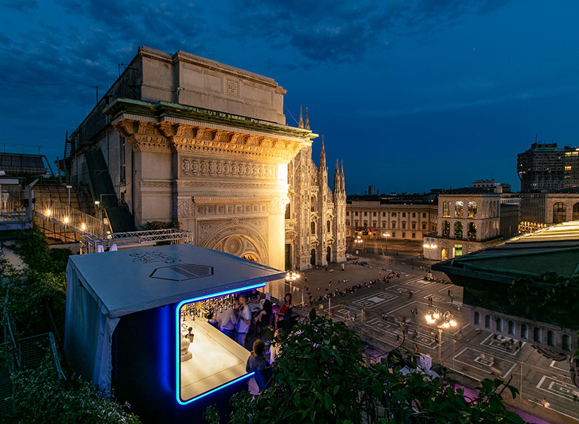 carlo ratti’s robotic bartender mixes drinks on a milanese rooftop