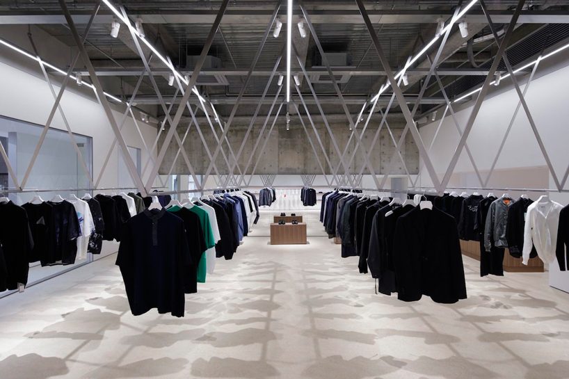 CASE-REAL suspends clothes on V-shaped metal racks at the côte à côte boutique