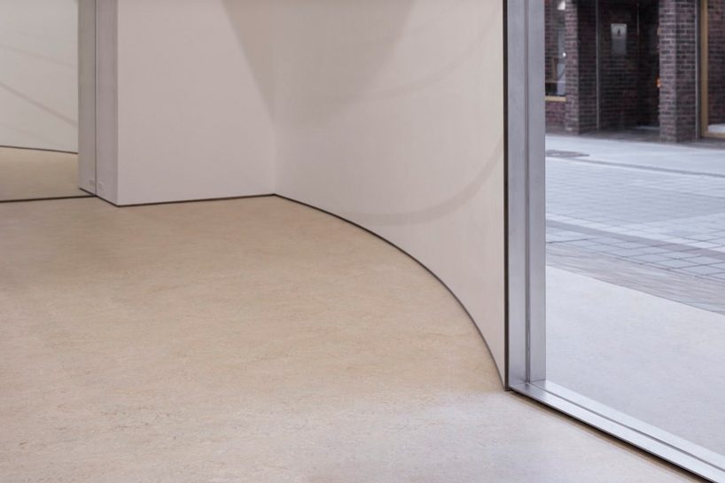 CASE-REAL suspends clothes on V-shaped metal racks at the côte à côte boutique