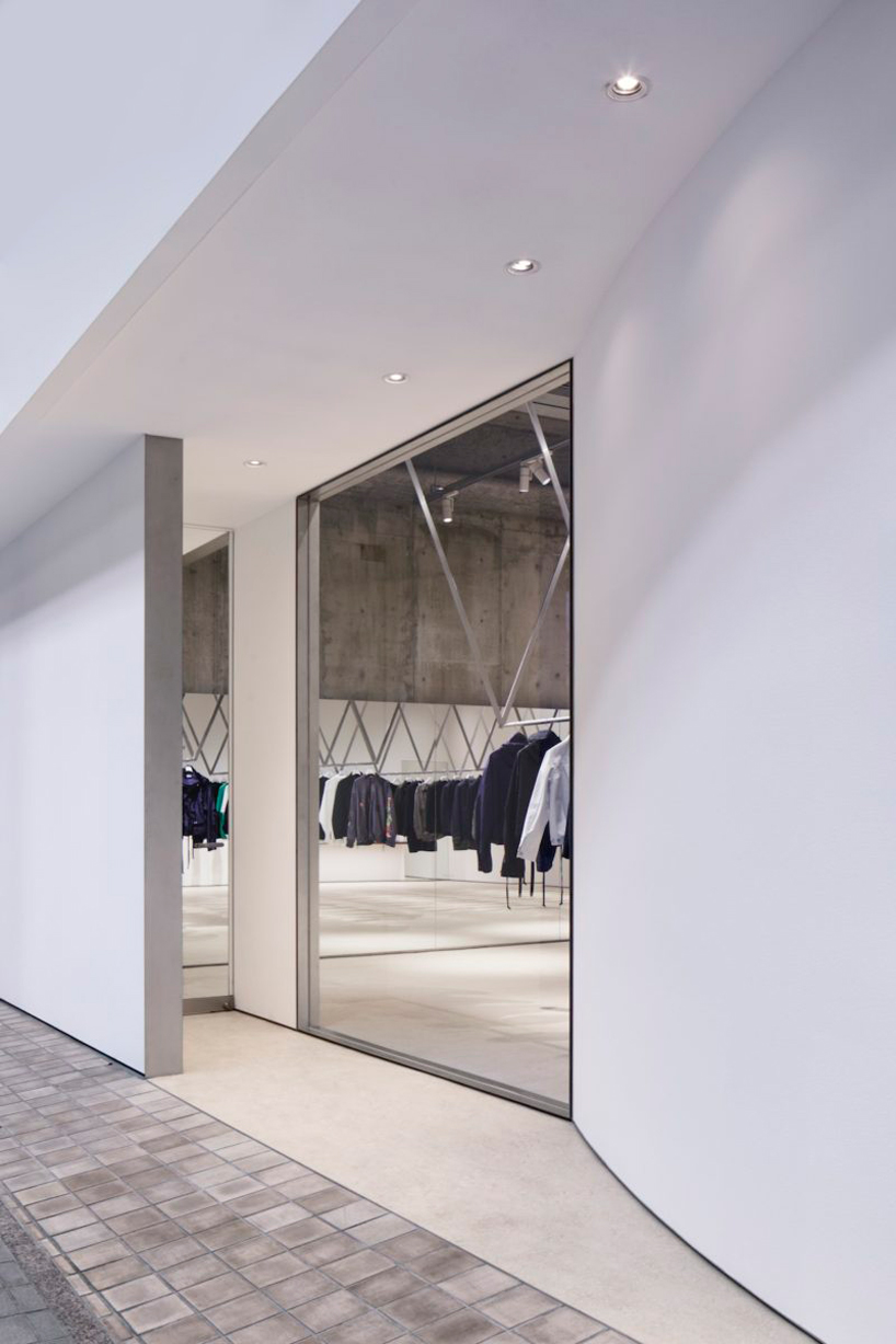 CASE-REAL suspends clothes on V-shaped metal racks at the côte à côte boutique