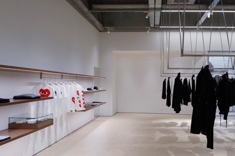 CASE-REAL suspends clothes on V-shaped metal racks at the côte à côte boutique