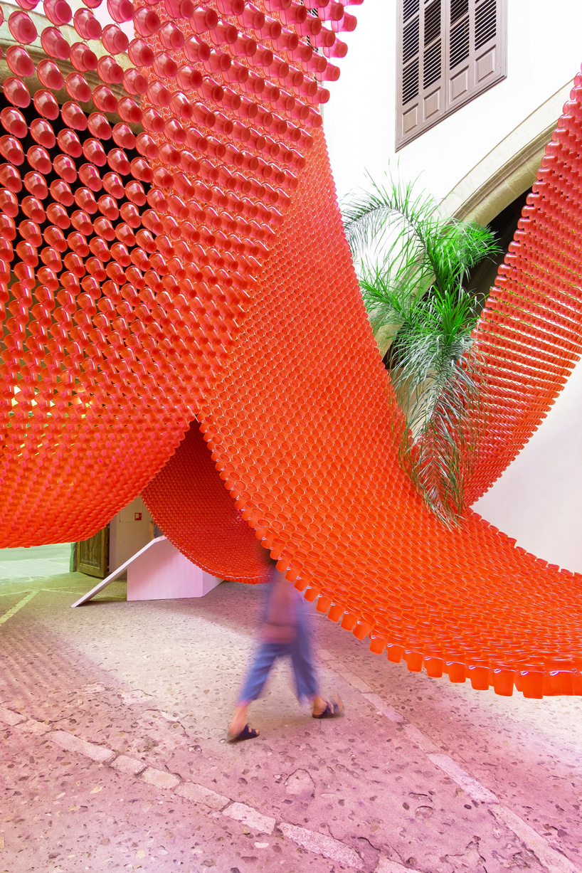manuel bouzas + santiago de aguila install catenary meshes in a flores & prats building
