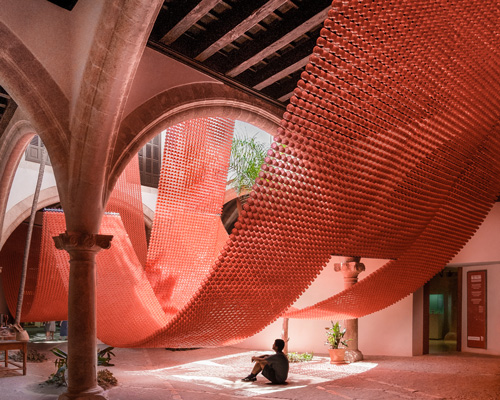 manuel bouzas + santiago de aguila install catenary meshes in a flores & prats building