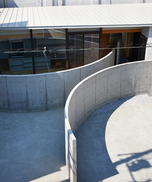 fujiwaramuro architects uses arched concrete walls to divide this house in osaka