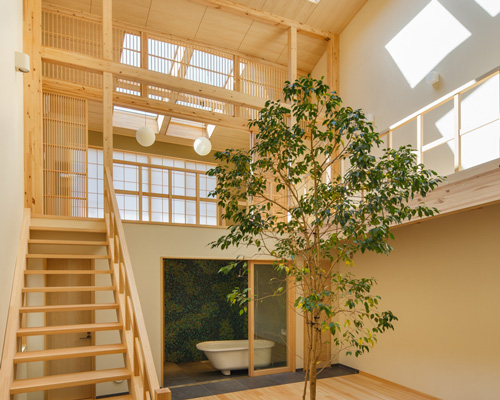07BEACH builds family house in kyoto with an indoor tree growing at its center