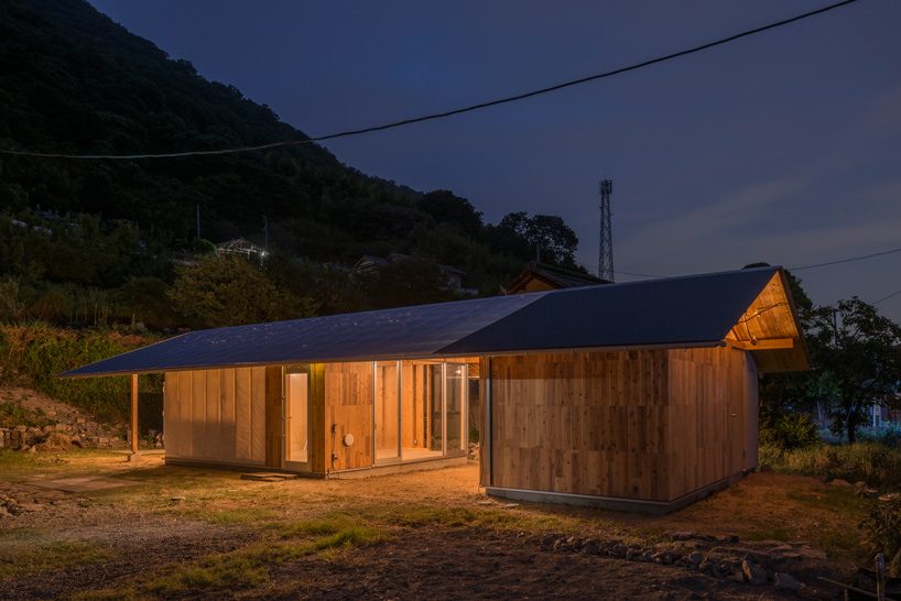 ICADA tops japanese house with roof of numerous knotholes resembling a starry sky