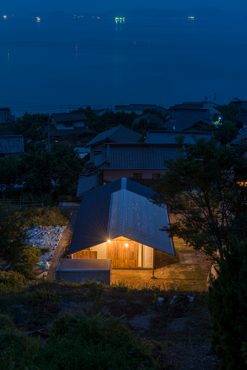 ICADA tops japanese house with roof of numerous knotholes resembling a starry sky
