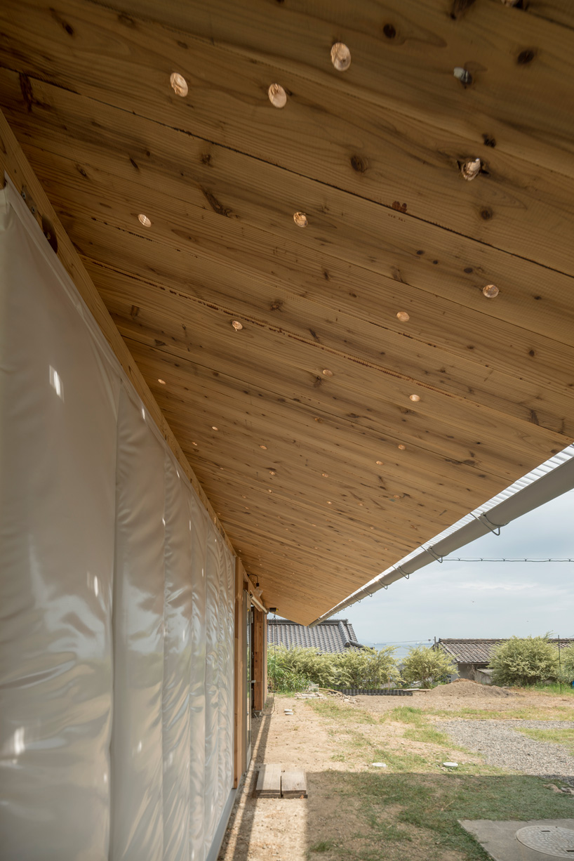 Icada Tops Japanese House With Roof Of Numerous Knotholes