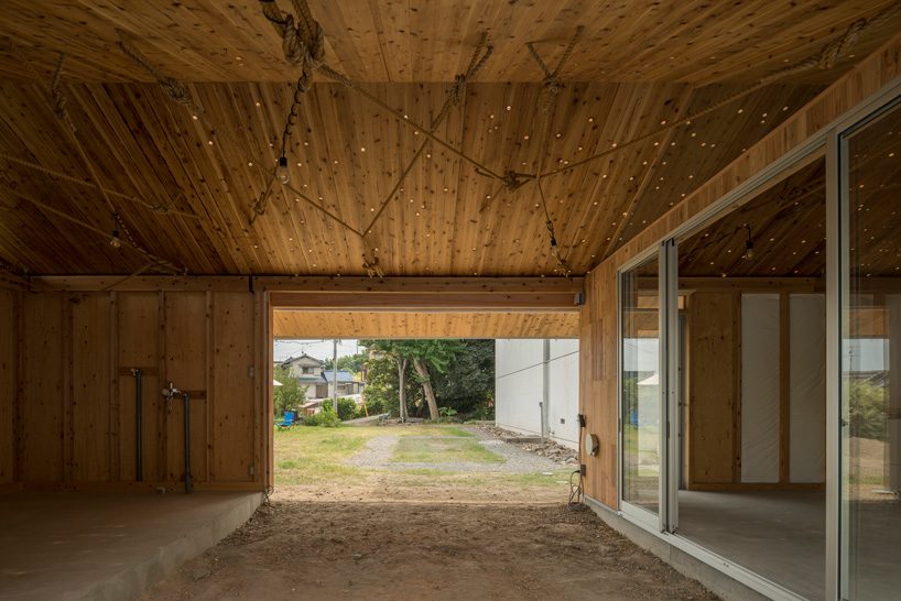 ICADA tops japanese house with roof of numerous knotholes resembling a starry sky