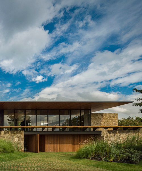 jacobsen arquitetura plans the FL house as slender transparent volume in brazil