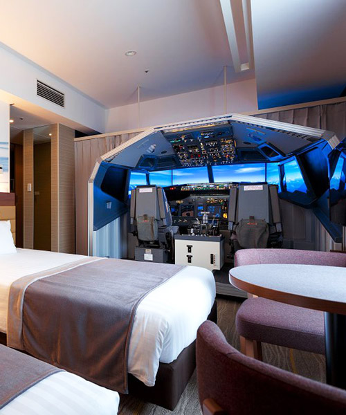 japanese hotel features a lifesize flight simulator in one of its rooms