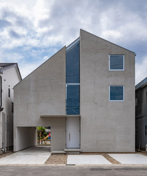 keitaro muto completes house for two families with a central indoor courtyard in japan