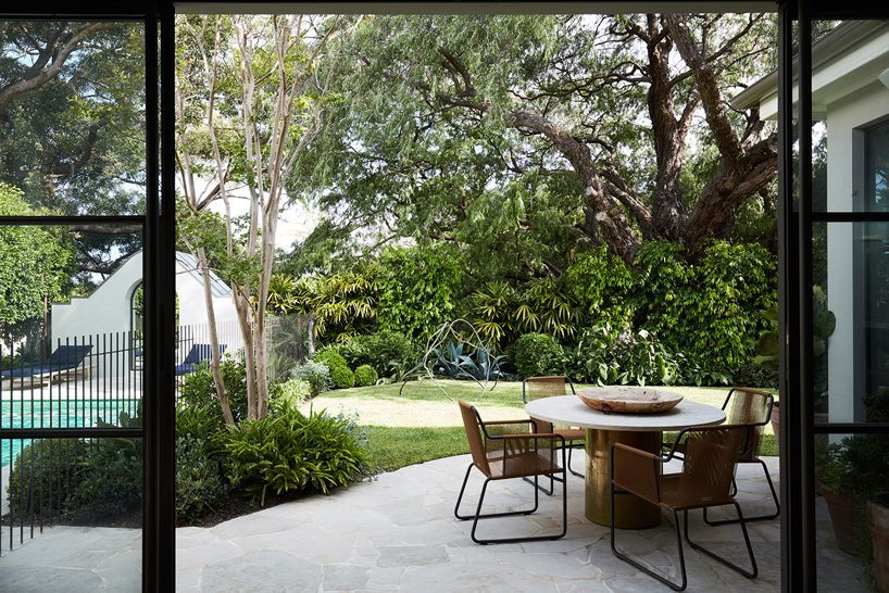 luigi rosselli designs classical villa under centennial peppertree in australia