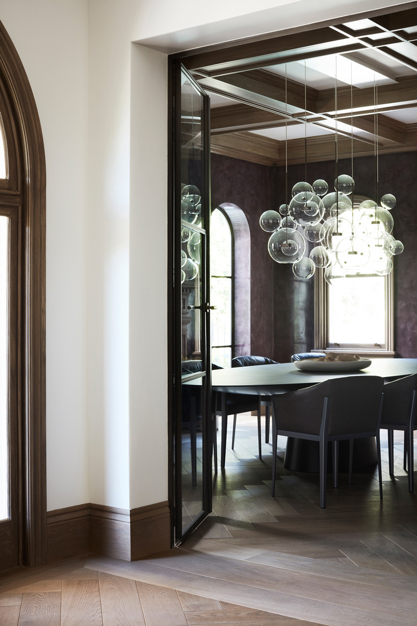 luigi rosselli designs classical villa under centennial peppertree in australia