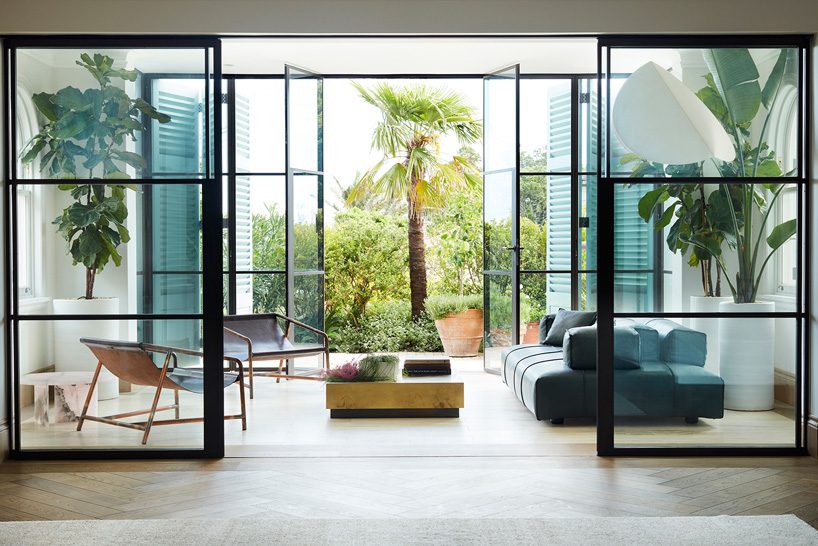 luigi rosselli designs classical villa under centennial peppertree in australia