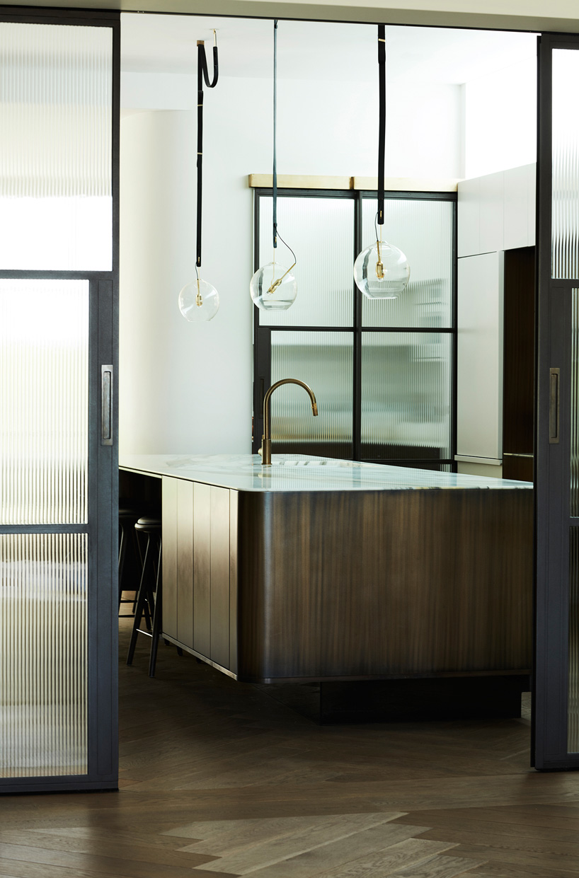 luigi rosselli designs classical villa under centennial peppertree in australia