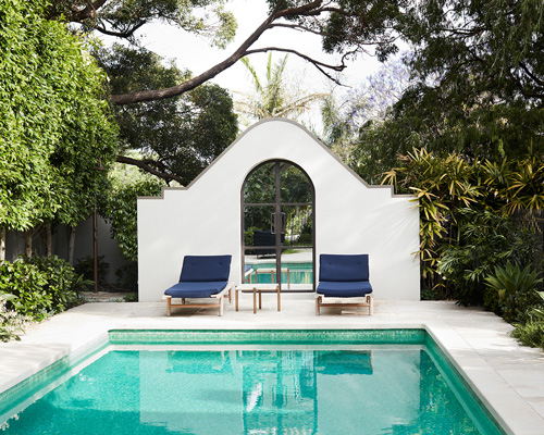 luigi rosselli designs classical villa under centennial peppertree in australia