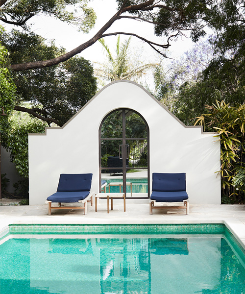 luigi rosselli designs classical villa under centennial peppertree in australia