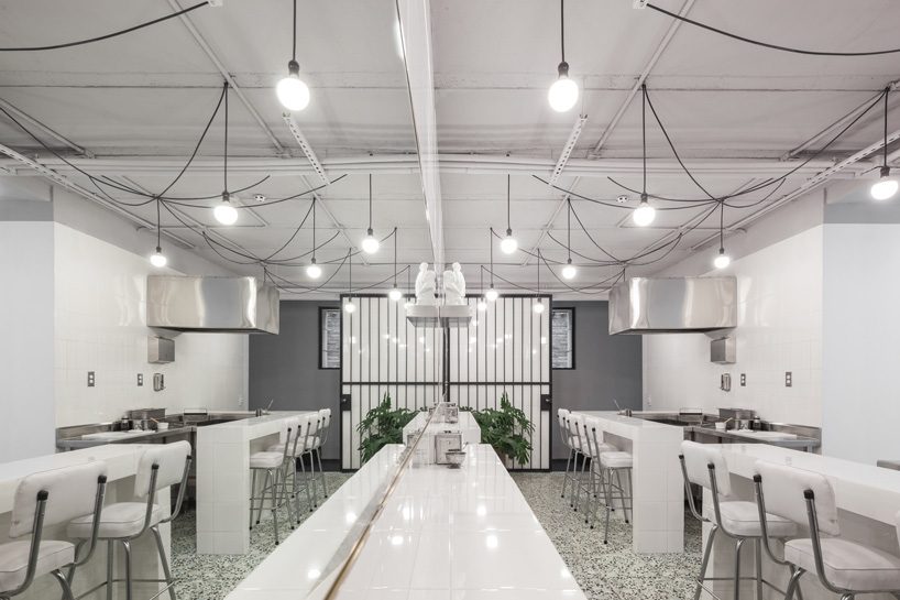 dosa studio + TAAC transform early 20th century manor into taco restaurant in mexico city