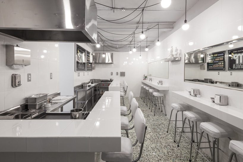 dosa studio + TAAC transform early 20th century manor into taco restaurant in mexico city