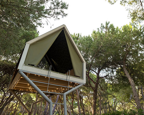 ERA architects elevates its pinea cabin among the treetops of northern spain