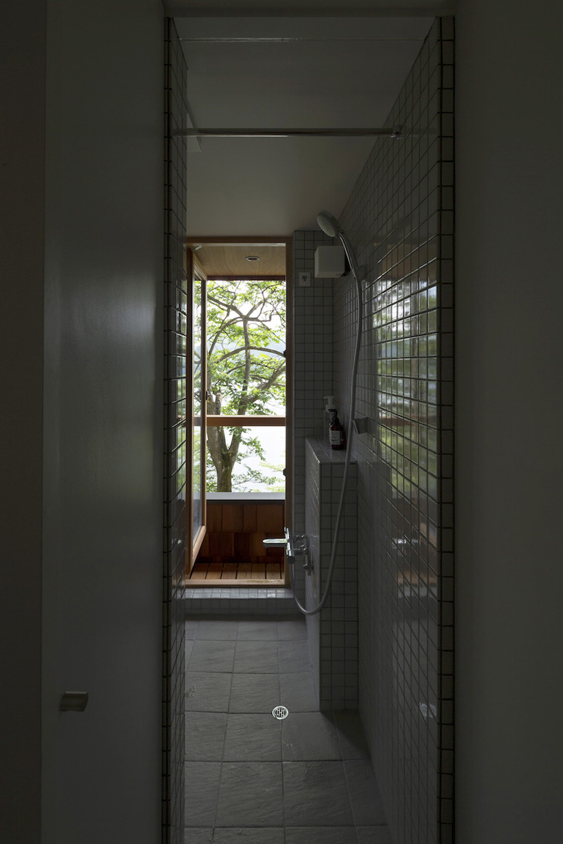yashima architect & associates builds 37 sqm weekend house on the shores of japanese lake