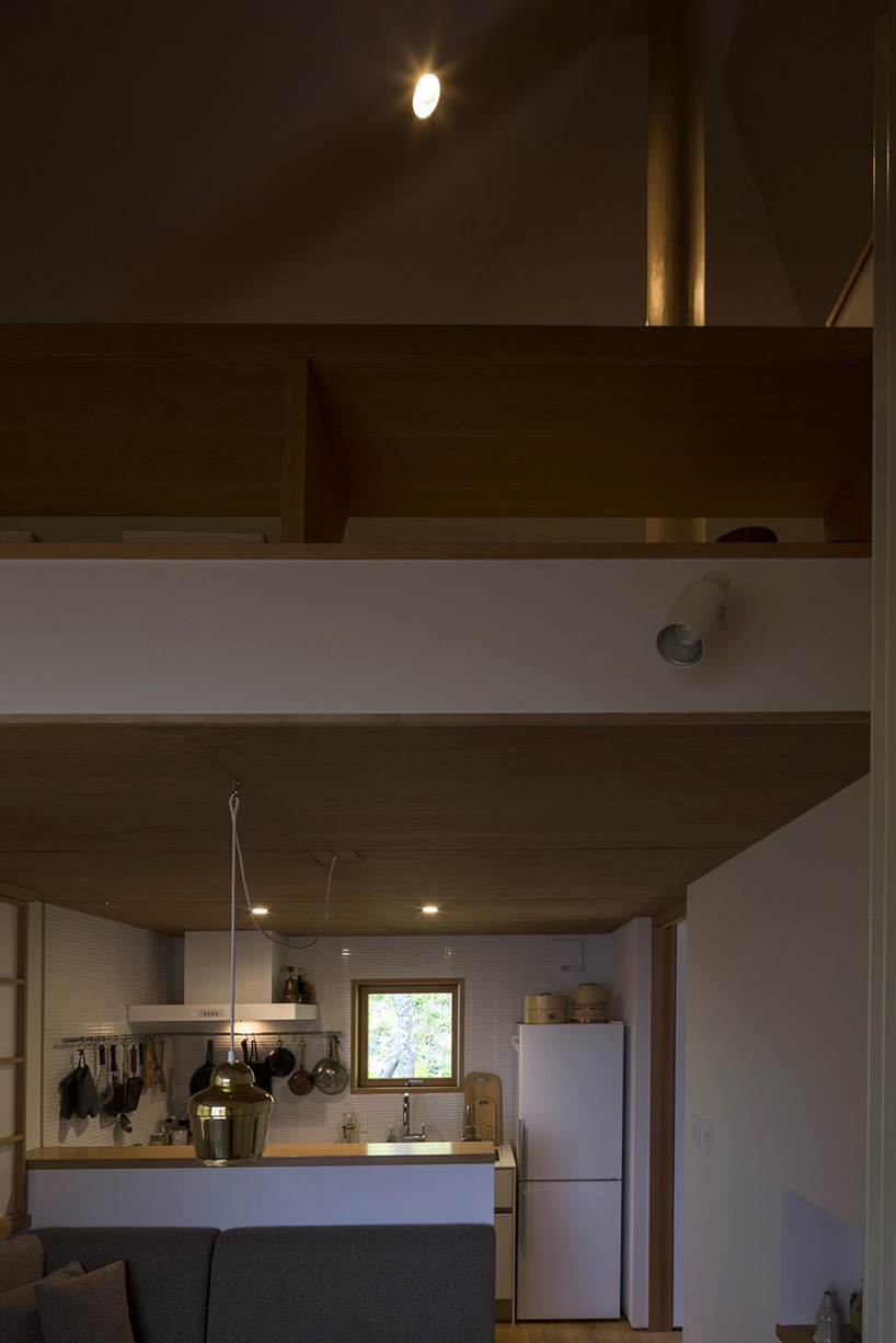 yashima architect & associates builds 37 sqm weekend house on the shores of japanese lake